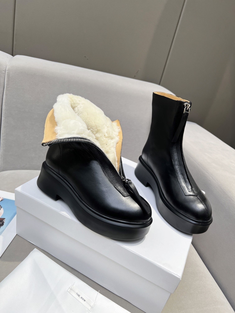 The R0w boots